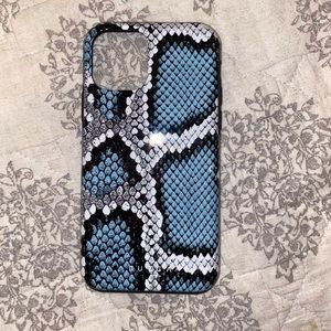 iPhone 11 Pro/ XS snake skin print case!